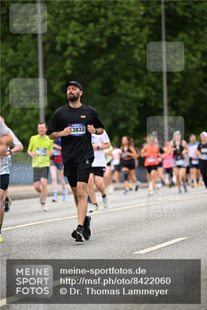 29.06.2025 - hella hamburg halbmarathon Dr. Thomas Lammeyer http://msf.ph/oto/8422060 29.06.2025 10:47:59 Kennedybrücke 1788, 1816, 1878, 2103, 2158, 2267, 2343, 2361, 2538, 3288, 3518, 4177, 4302, 5214, 5265, 5370, 5720, 6012, 6096, 7205, 7461, 7872, 8135, 8991, 9704, 9831, 9976, 10083, 10200, 10202, 11279 meine-sportfotos.de
