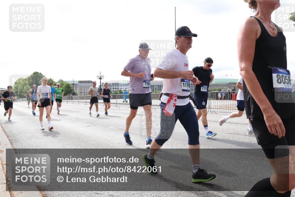 29.06.2025 - hella hamburg halbmarathon Lena Gebhardt http://msf.ph/oto/8422061 29.06.2025 10:27:51 Lombardsbrücke 6259, 7764, 1176, 17791, 8056, 1148, 2080, 3389, 4372, 5177, 5285, 5847, 6214, 6632, 7497, 7764, 7978, 8085, 8215, 9567, 9688, 10158, 10412, 10413, 11256, 11692, 11739, 12500, 12780, 12823, 12842, 13043, 13568, 13678, 13860, 14155, 14206, 15607, 15608, 16569, 16804, 16838, 17427, 17791, 18012, 18097, 18301, 18626, 18766 meine-sportfotos.de
