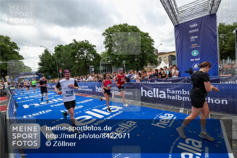 29.06.2025 - hella hamburg halbmarathon Zöllner http://msf.ph/oto/8422071 29.06.2025 10:54:08 Ziel 1151, 1410, 1815, 3096, 3208, 3209, 5638, 6294, 6356, 6581, 8390, 9032, 11499, 12379, 13397, 16871, 17348, 18308 meine-sportfotos.de