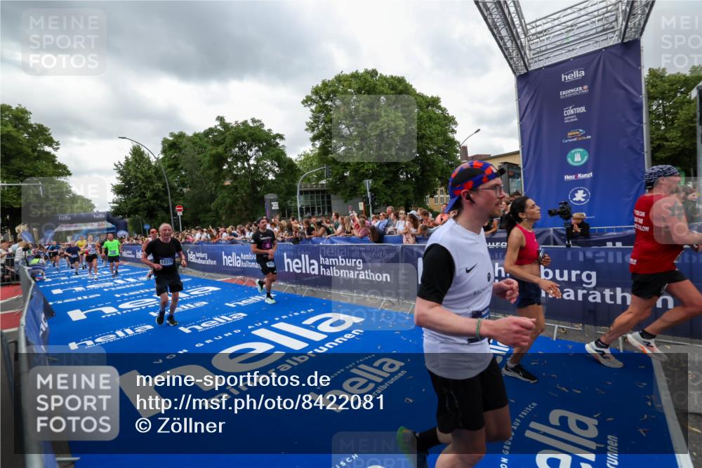 29.06.2025 - hella hamburg halbmarathon Zöllner http://msf.ph/oto/8422081 29.06.2025 10:54:09 Ziel 1151, 1410, 3208, 3209, 5638, 6294, 6356, 6581, 8390, 9032, 9791, 11499, 12379, 13397, 13794, 16871, 17348, 18308 meine-sportfotos.de