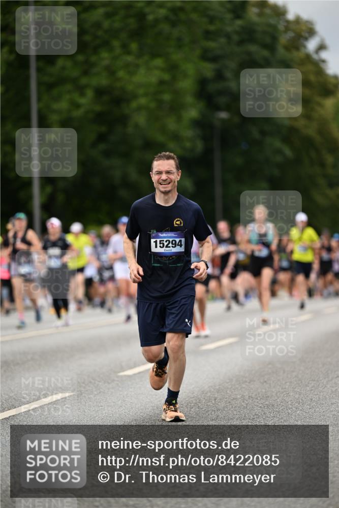29.06.2025 - hella hamburg halbmarathon Dr. Thomas Lammeyer http://msf.ph/oto/8422085 29.06.2025 10:48:01 Kennedybrücke 1788, 1816, 1878, 2103, 2158, 2343, 2361, 3518, 4302, 5214, 5265, 5370, 5649, 5720, 6012, 6096, 7205, 7461, 7872, 8135, 8991, 9704, 9831, 9976, 10083, 10200, 10202, 11279 meine-sportfotos.de