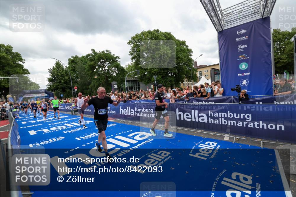 29.06.2025 - hella hamburg halbmarathon Zöllner http://msf.ph/oto/8422093 29.06.2025 10:54:10 Ziel 1410, 3208, 3209, 5638, 6294, 6581, 8390, 9032, 9791, 11499, 12379, 13397, 13794, 15524, 16871, 17348 meine-sportfotos.de