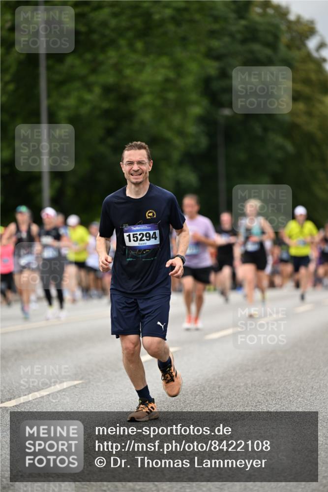 29.06.2025 - hella hamburg halbmarathon Dr. Thomas Lammeyer http://msf.ph/oto/8422108 29.06.2025 10:48:01 Kennedybrücke 1788, 1816, 1878, 2103, 2158, 2343, 2361, 3518, 4302, 5214, 5265, 5370, 5649, 5720, 6012, 6096, 7205, 7461, 7872, 8135, 8991, 9704, 9831, 9976, 10083, 10200, 10202, 11279 meine-sportfotos.de