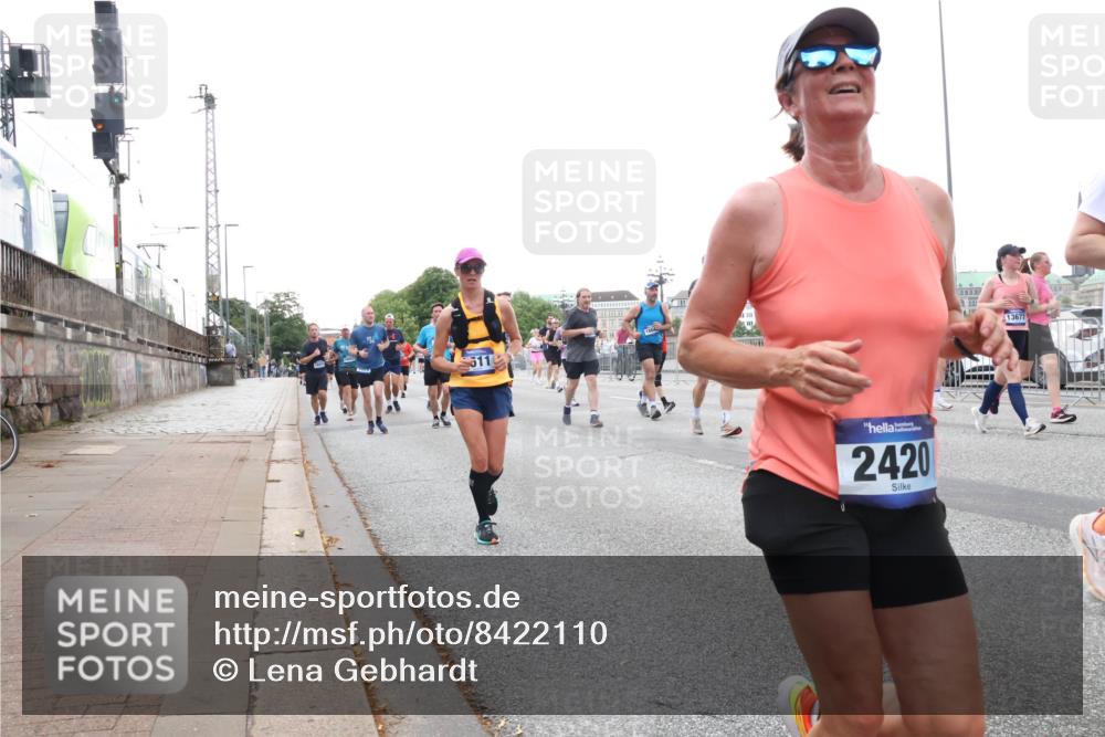29.06.2025 - hella hamburg halbmarathon Lena Gebhardt http://msf.ph/oto/8422110 29.06.2025 10:52:45 Lombardsbrücke 2420, 13677, 1369, 1826, 2146, 2362, 2420, 2528, 2701, 2983, 2988, 3140, 3227, 3645, 3787, 4591, 4729, 4815, 5360, 6135, 6386, 6671, 7032, 7511, 7690, 7735, 7737, 7812, 8641, 9068, 9070, 9103, 9545, 9731, 10055, 10080, 10296, 10392, 10417, 10568, 10600, 10634, 10879, 10884, 10928, 10981, 11084, 11297, 11520, 11524, 11736, 11899, 11919, 11974, 12127, 12128, 12546, 12558, 12994, 14009, 14765, 14807, 14977, 14979 meine-sportfotos.de
