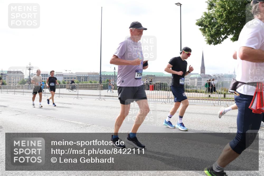 29.06.2025 - hella hamburg halbmarathon Lena Gebhardt http://msf.ph/oto/8422111 29.06.2025 10:27:51 Lombardsbrücke 776, 1779, 1148, 2080, 3389, 4372, 5177, 5285, 5847, 6214, 6632, 7497, 7764, 7978, 8085, 8215, 9567, 9688, 10158, 10412, 10413, 11256, 11692, 11739, 12500, 12780, 12823, 12842, 13043, 13568, 13678, 13860, 14155, 14206, 15607, 15608, 16569, 16804, 16838, 17427, 17791, 18012, 18097, 18301, 18626, 18766 meine-sportfotos.de