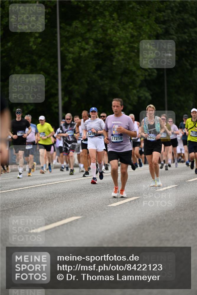 29.06.2025 - hella hamburg halbmarathon Dr. Thomas Lammeyer http://msf.ph/oto/8422123 29.06.2025 10:48:03 Kennedybrücke 1816, 1878, 2103, 2158, 2343, 2361, 3518, 5214, 5265, 5370, 5649, 5720, 6012, 6096, 6931, 7205, 7461, 8135, 8504, 8991, 9704, 9831, 9976, 10083, 10200, 10202, 11279 meine-sportfotos.de