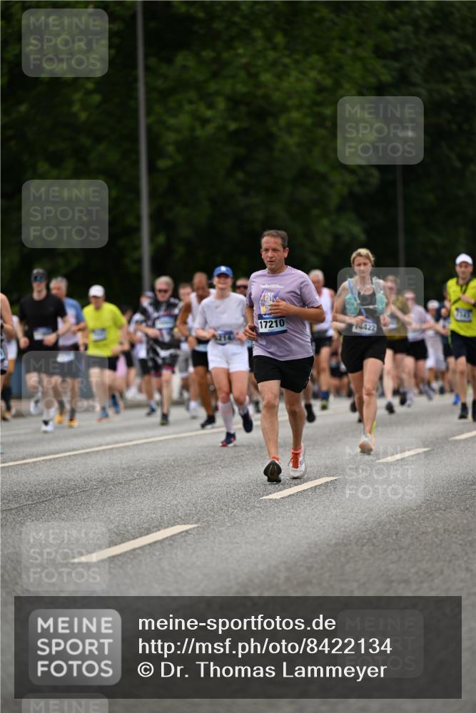 29.06.2025 - hella hamburg halbmarathon Dr. Thomas Lammeyer http://msf.ph/oto/8422134 29.06.2025 10:48:03 Kennedybrücke 1816, 1878, 2103, 2158, 2343, 2361, 3518, 5214, 5265, 5370, 5649, 5720, 6012, 6096, 6931, 7205, 7461, 8135, 8504, 8991, 9704, 9831, 9976, 10083, 10200, 10202, 11279 meine-sportfotos.de