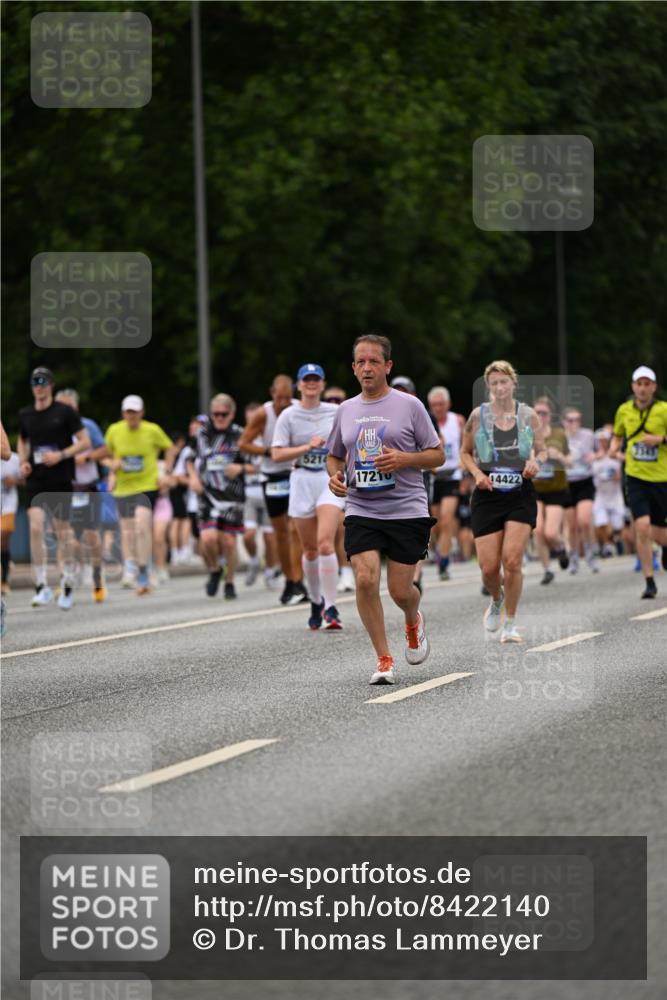 29.06.2025 - hella hamburg halbmarathon Dr. Thomas Lammeyer http://msf.ph/oto/8422140 29.06.2025 10:48:04 Kennedybrücke 1816, 1878, 2158, 2343, 2361, 3518, 5214, 5370, 5649, 5720, 6012, 6096, 6931, 7197, 7205, 7461, 8135, 8504, 8991, 9704, 9831, 9976, 10083, 10200, 10202, 11279 meine-sportfotos.de