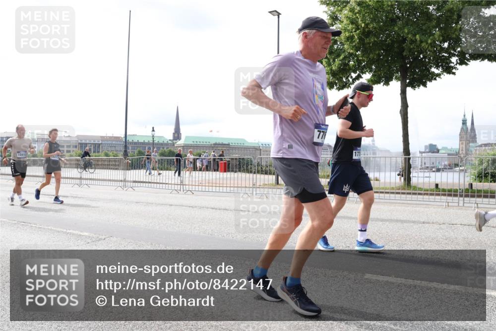 29.06.2025 - hella hamburg halbmarathon Lena Gebhardt http://msf.ph/oto/8422147 29.06.2025 10:27:52 Lombardsbrücke 10412, 10413, 776, 177, 1148, 2080, 3389, 4372, 5177, 5285, 5369, 5847, 6214, 6632, 7497, 7764, 7978, 8085, 8215, 9567, 9688, 10158, 10412, 10413, 11256, 11692, 11739, 12500, 12780, 12823, 12842, 13043, 13568, 13678, 13860, 14155, 14206, 15123, 15607, 15608, 16569, 16804, 16838, 17427, 17791, 18012, 18301, 18626, 18766 meine-sportfotos.de