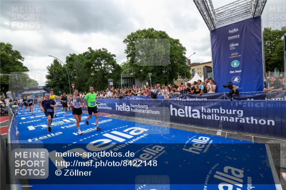 29.06.2025 - hella hamburg halbmarathon Zöllner http://msf.ph/oto/8422148 29.06.2025 10:54:12 Ziel 1410, 3208, 3209, 3898, 5638, 6294, 6443, 6581, 8390, 9791, 11499, 12213, 12379, 13397, 13794, 15169, 15524, 16780, 16871 meine-sportfotos.de