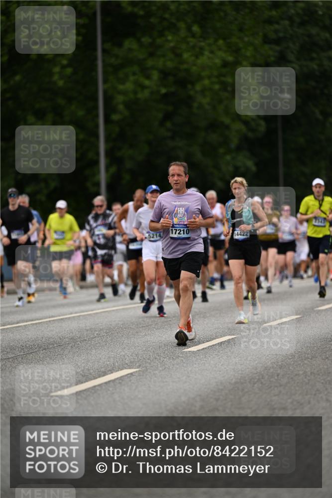 29.06.2025 - hella hamburg halbmarathon Dr. Thomas Lammeyer http://msf.ph/oto/8422152 29.06.2025 10:48:04 Kennedybrücke 1816, 1878, 2158, 2343, 2361, 3518, 5214, 5370, 5649, 5720, 6012, 6096, 6931, 7197, 7205, 7461, 8135, 8504, 8991, 9704, 9831, 9976, 10083, 10200, 10202, 11279 meine-sportfotos.de