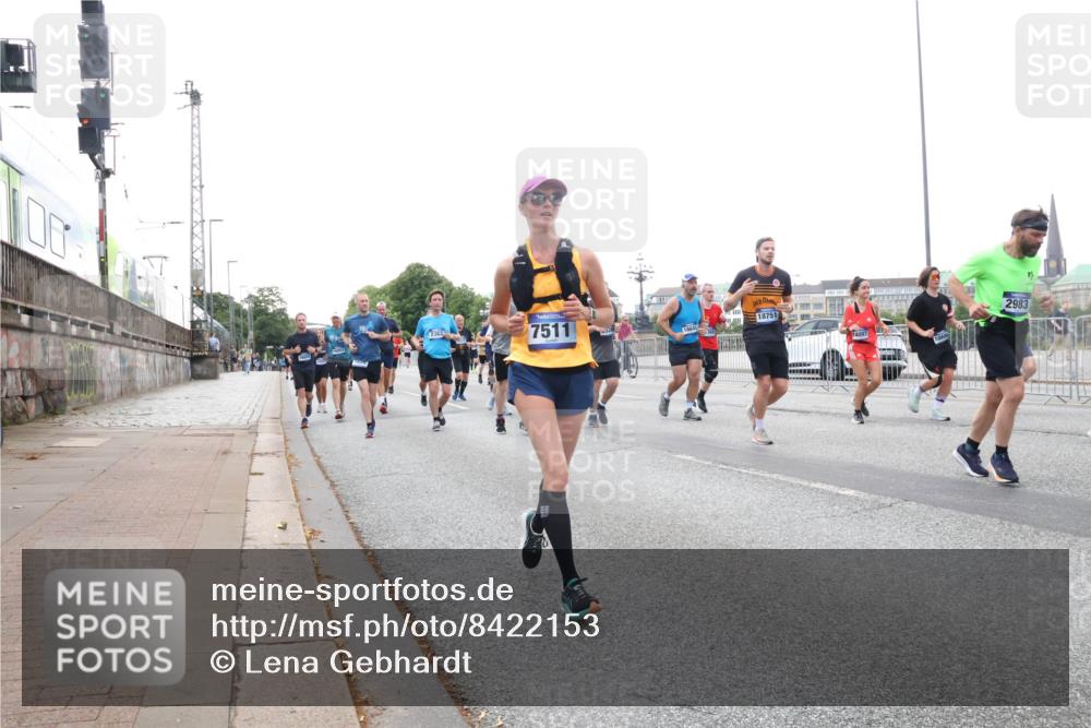 29.06.2025 - hella hamburg halbmarathon Lena Gebhardt http://msf.ph/oto/8422153 29.06.2025 10:52:45 Lombardsbrücke 7511, 2983, 18751, 1369, 1826, 2146, 2362, 2420, 2528, 2701, 2983, 2988, 3140, 3227, 3645, 3787, 4591, 4729, 4815, 5360, 6135, 6386, 6671, 7032, 7511, 7690, 7735, 7737, 7812, 8641, 9068, 9070, 9103, 9545, 9731, 10055, 10080, 10296, 10392, 10417, 10568, 10600, 10634, 10879, 10884, 10928, 10981, 11084, 11297, 11520, 11524, 11736, 11899, 11919, 11974, 12127, 12128, 12546, 12558, 12994, 14009, 14765, 14807, 14977, 14979 meine-sportfotos.de