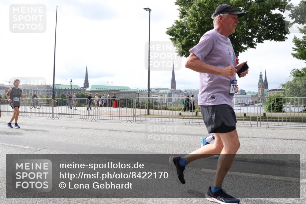 29.06.2025 - hella hamburg halbmarathon Lena Gebhardt http://msf.ph/oto/8422170 29.06.2025 10:27:52 Lombardsbrücke 10413, 1148, 2080, 3389, 4372, 5177, 5285, 5369, 5847, 6214, 6632, 7497, 7764, 7978, 8085, 8215, 9567, 9688, 10158, 10412, 10413, 11256, 11692, 11739, 12500, 12780, 12823, 12842, 13043, 13568, 13678, 13860, 14155, 14206, 15123, 15607, 15608, 16569, 16804, 16838, 17427, 17791, 18012, 18301, 18626, 18766 meine-sportfotos.de