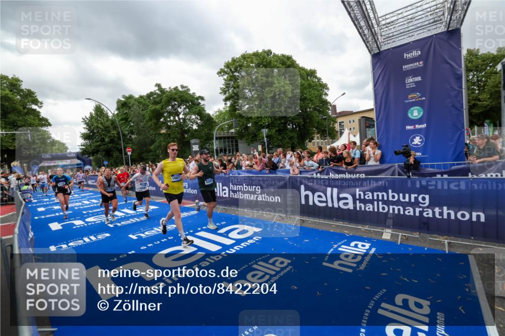 29.06.2025 - hella hamburg halbmarathon Zöllner http://msf.ph/oto/8422204 29.06.2025 10:54:14 Ziel 1410, 3177, 3208, 3209, 3898, 5638, 6082, 6084, 6294, 6443, 6581, 8390, 9791, 12213, 13033, 13397, 13794, 15169, 15524, 16780, 16871 meine-sportfotos.de