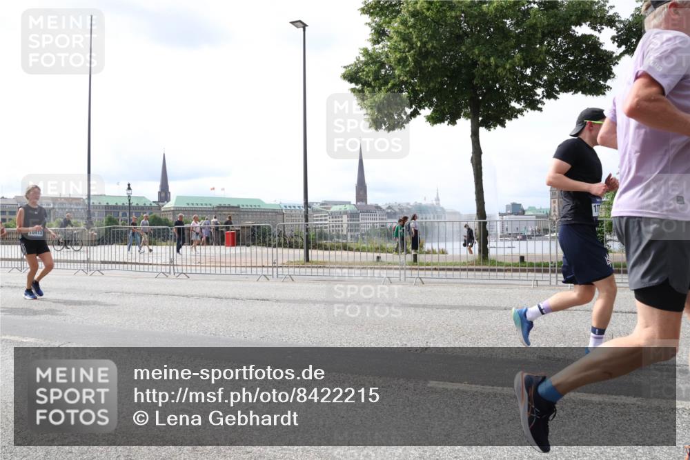 29.06.2025 - hella hamburg halbmarathon Lena Gebhardt http://msf.ph/oto/8422215 29.06.2025 10:27:52 Lombardsbrücke 10413, 1148, 2080, 3389, 4372, 5177, 5285, 5369, 5847, 6214, 6632, 7497, 7764, 7978, 8085, 8215, 9567, 9688, 10158, 10412, 10413, 11256, 11692, 11739, 12500, 12780, 12823, 12842, 13043, 13568, 13678, 13860, 14155, 14206, 15123, 15607, 15608, 16569, 16804, 16838, 17427, 17791, 18012, 18301, 18626, 18766 meine-sportfotos.de