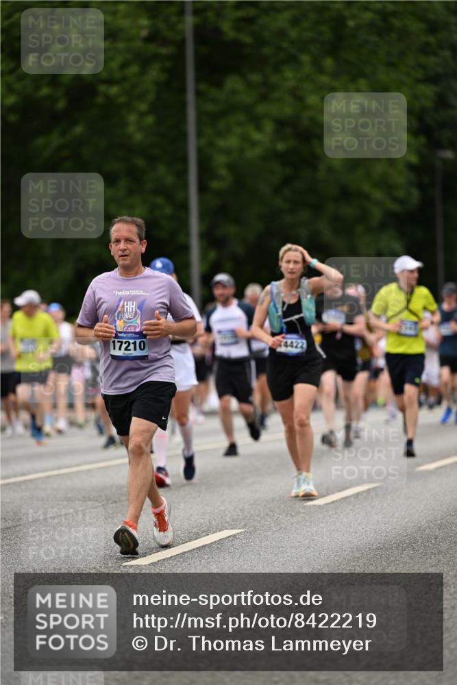 29.06.2025 - hella hamburg halbmarathon Dr. Thomas Lammeyer http://msf.ph/oto/8422219 29.06.2025 10:48:06 Kennedybrücke 1816, 1878, 2158, 2343, 2361, 5001, 5192, 5201, 5214, 5370, 5649, 5720, 6012, 6096, 6931, 7197, 7205, 7461, 8135, 8504, 9704, 9831, 9976, 10083, 10200, 10202, 11279 meine-sportfotos.de