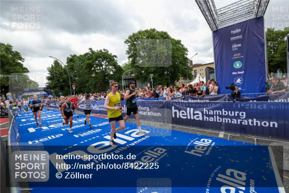 29.06.2025 - hella hamburg halbmarathon Zöllner http://msf.ph/oto/8422225 29.06.2025 10:54:14 Ziel 1410, 3177, 3208, 3209, 3898, 5638, 6082, 6084, 6294, 6443, 6581, 8390, 9791, 12213, 13033, 13397, 13794, 15169, 15524, 16780, 16871 meine-sportfotos.de