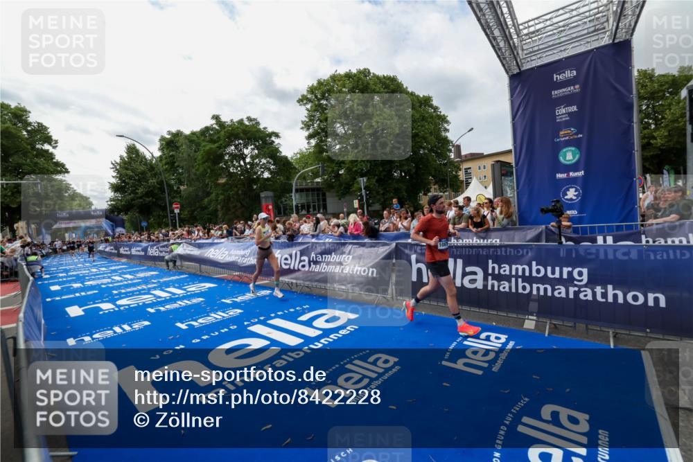 29.06.2025 - hella hamburg halbmarathon Zöllner http://msf.ph/oto/8422228 29.06.2025 10:32:24 Ziel 7845, 10484, 10876, 16065 meine-sportfotos.de
