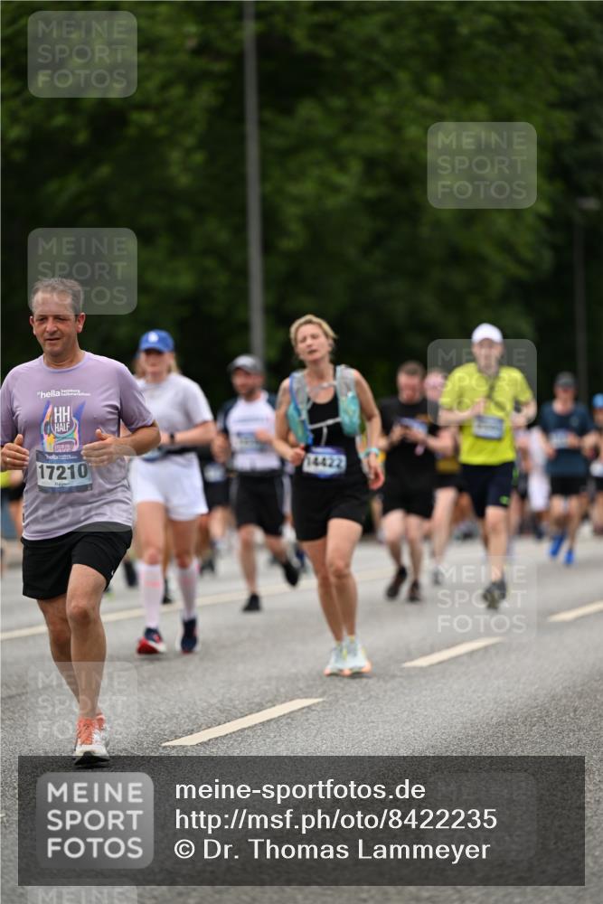 29.06.2025 - hella hamburg halbmarathon Dr. Thomas Lammeyer http://msf.ph/oto/8422235 29.06.2025 10:48:07 Kennedybrücke 1816, 1878, 2158, 2343, 2361, 3597, 4636, 5001, 5192, 5201, 5214, 5370, 5649, 5720, 6012, 6096, 6931, 7197, 7205, 7461, 8135, 8504, 9704, 9831, 9976, 10083, 10200, 10202, 11279 meine-sportfotos.de