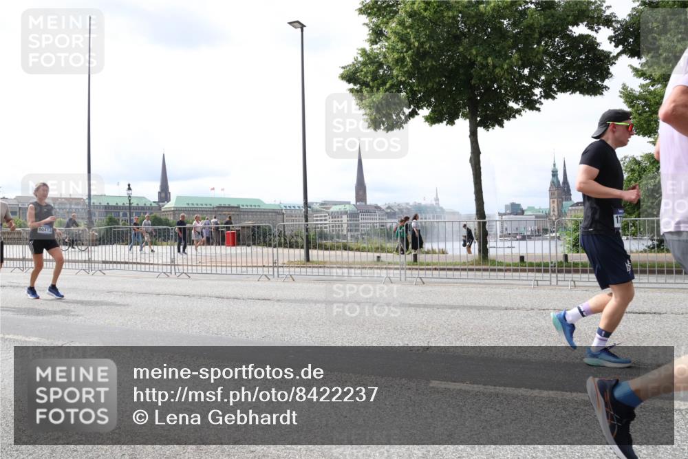 29.06.2025 - hella hamburg halbmarathon Lena Gebhardt http://msf.ph/oto/8422237 29.06.2025 10:27:52 Lombardsbrücke 10413, 17, 1148, 2080, 3389, 4372, 5177, 5285, 5369, 5847, 6214, 6632, 7497, 7764, 7978, 8085, 8215, 9567, 9688, 10158, 10412, 10413, 11256, 11692, 11739, 12500, 12780, 12823, 12842, 13043, 13568, 13678, 13860, 14155, 14206, 15123, 15607, 15608, 16569, 16804, 16838, 17427, 17791, 18012, 18301, 18626, 18766 meine-sportfotos.de