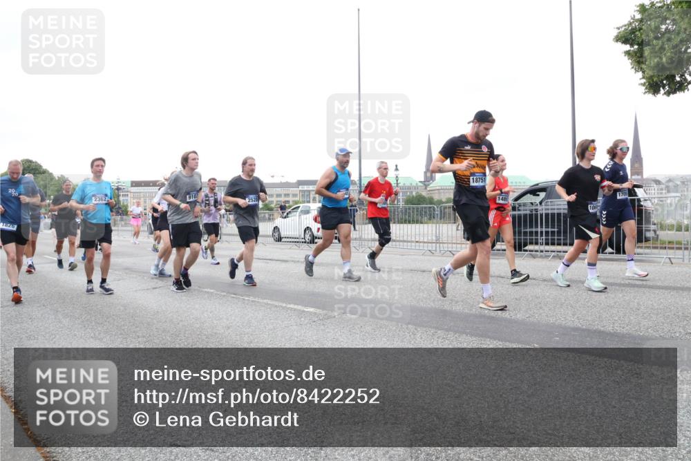 29.06.2025 - hella hamburg halbmarathon Lena Gebhardt http://msf.ph/oto/8422252 29.06.2025 10:52:47 Lombardsbrücke 200, 2362, 1826, 9103, 2528, 18751, 14897, 1705, 1369, 1826, 2146, 2291, 2362, 2420, 2528, 2701, 2983, 2988, 3140, 3227, 3645, 3787, 4591, 4729, 5360, 6135, 6521, 6671, 7032, 7511, 7681, 7735, 7737, 7812, 8641, 9068, 9070, 9103, 9545, 9731, 10055, 10080, 10296, 10392, 10417, 10568, 10600, 10879, 10928, 10981, 11084, 11297, 11520, 11524, 11919, 12127, 12128, 12546, 12558, 12994, 14009, 14765, 14807, 14977, 14979 meine-sportfotos.de