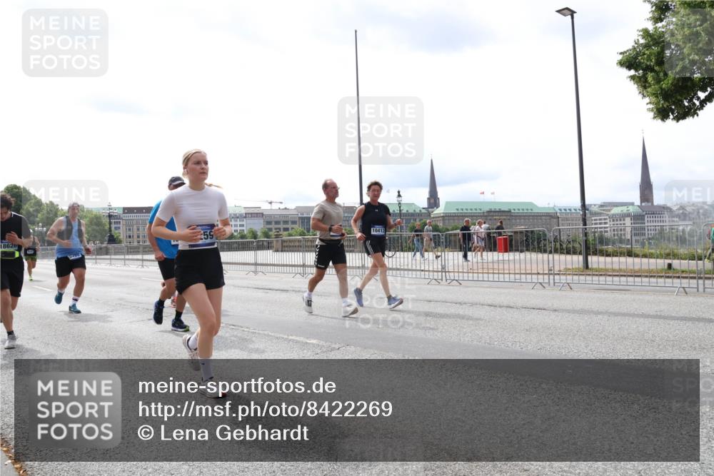 29.06.2025 - hella hamburg halbmarathon Lena Gebhardt http://msf.ph/oto/8422269 29.06.2025 10:27:53 Lombardsbrücke 1862, 5285, 10413, 1148, 2080, 3389, 4372, 5177, 5285, 5369, 5847, 6214, 6632, 7497, 7764, 7978, 8085, 8215, 9567, 9688, 10158, 10412, 10413, 11256, 11692, 11739, 12500, 12780, 12823, 12842, 13043, 13568, 13678, 13860, 14155, 14206, 15123, 15607, 15608, 16569, 16804, 16838, 17427, 17791, 18012, 18301, 18626, 18766 meine-sportfotos.de