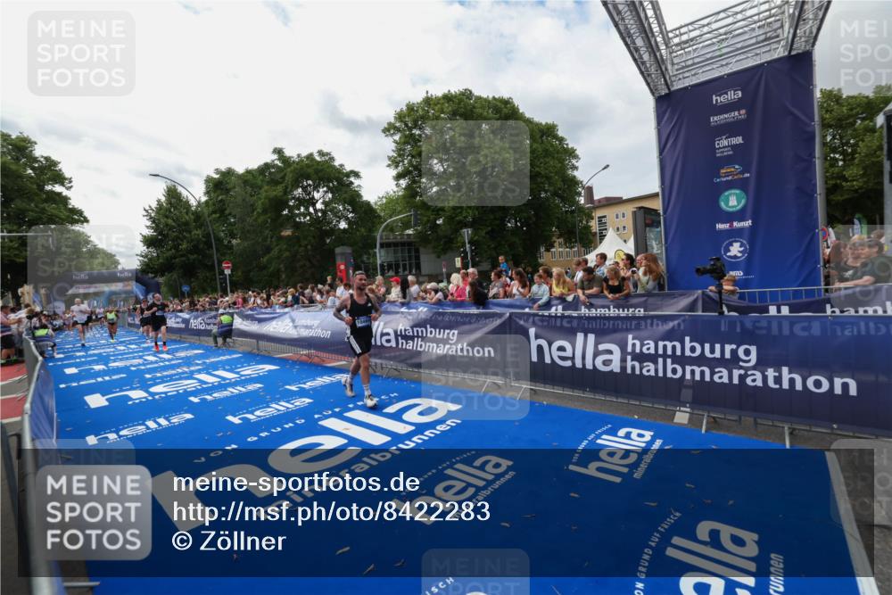 29.06.2025 - hella hamburg halbmarathon Zöllner http://msf.ph/oto/8422283 29.06.2025 10:32:30 Ziel 5070, 5746, 7845, 8883, 10484, 11745, 13199, 16957, 18562, 18563 meine-sportfotos.de