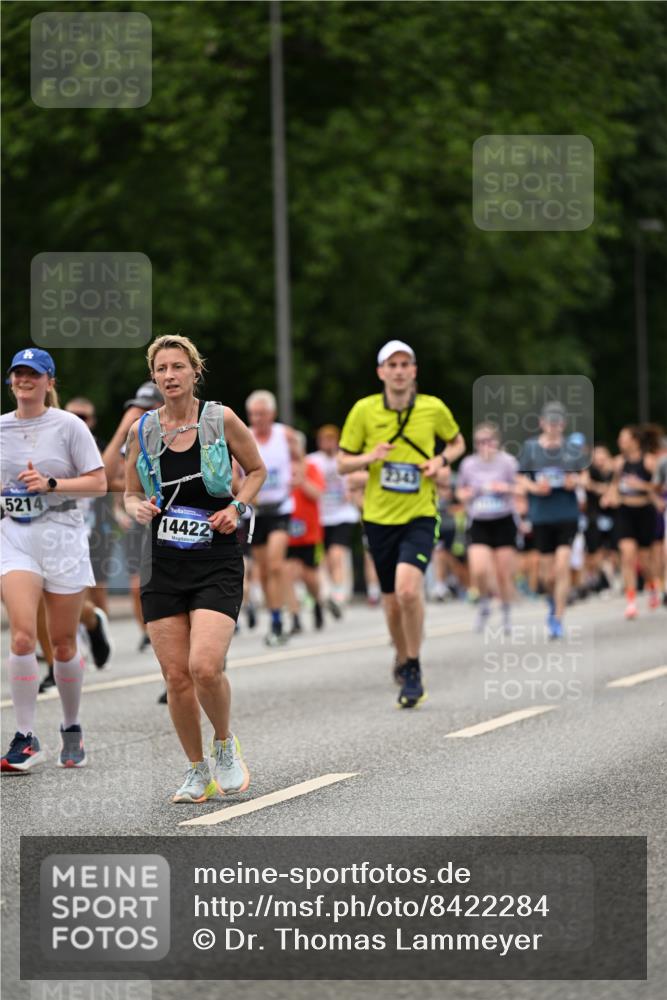 29.06.2025 - hella hamburg halbmarathon Dr. Thomas Lammeyer http://msf.ph/oto/8422284 29.06.2025 10:48:08 Kennedybrücke 1816, 1878, 2158, 2343, 2361, 3597, 4636, 5001, 5192, 5201, 5214, 5370, 5649, 5720, 6012, 6096, 6931, 7197, 7205, 8135, 8504, 9704, 9831, 9976, 10083, 10200, 10202, 11279 meine-sportfotos.de