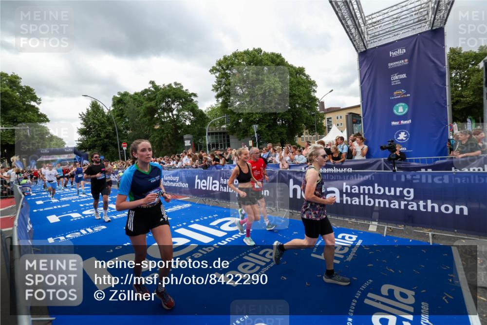 29.06.2025 - hella hamburg halbmarathon Zöllner http://msf.ph/oto/8422290 29.06.2025 10:54:16 Ziel 3103, 3177, 3861, 3898, 5638, 6082, 6084, 6294, 6443, 7274, 8223, 8390, 9791, 12213, 13033, 13397, 13794, 15169, 15524, 16527, 16780, 17087 meine-sportfotos.de