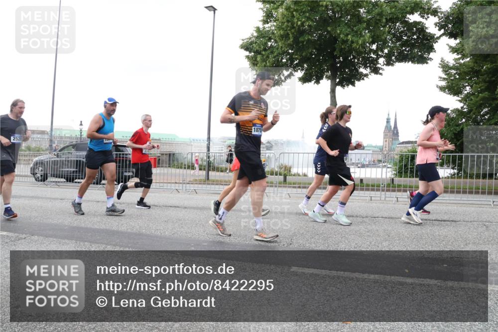 29.06.2025 - hella hamburg halbmarathon Lena Gebhardt http://msf.ph/oto/8422295 29.06.2025 10:52:47 Lombardsbrücke 2528, 1875, 1369, 1826, 2146, 2291, 2362, 2420, 2528, 2701, 2983, 2988, 3140, 3227, 3645, 3787, 4591, 4729, 5360, 6135, 6521, 6671, 7032, 7511, 7681, 7735, 7737, 7812, 8641, 9068, 9070, 9103, 9545, 9731, 10055, 10080, 10296, 10392, 10417, 10568, 10600, 10879, 10928, 10981, 11084, 11297, 11520, 11524, 11919, 12127, 12128, 12546, 12558, 12994, 14009, 14765, 14807, 14977, 14979 meine-sportfotos.de