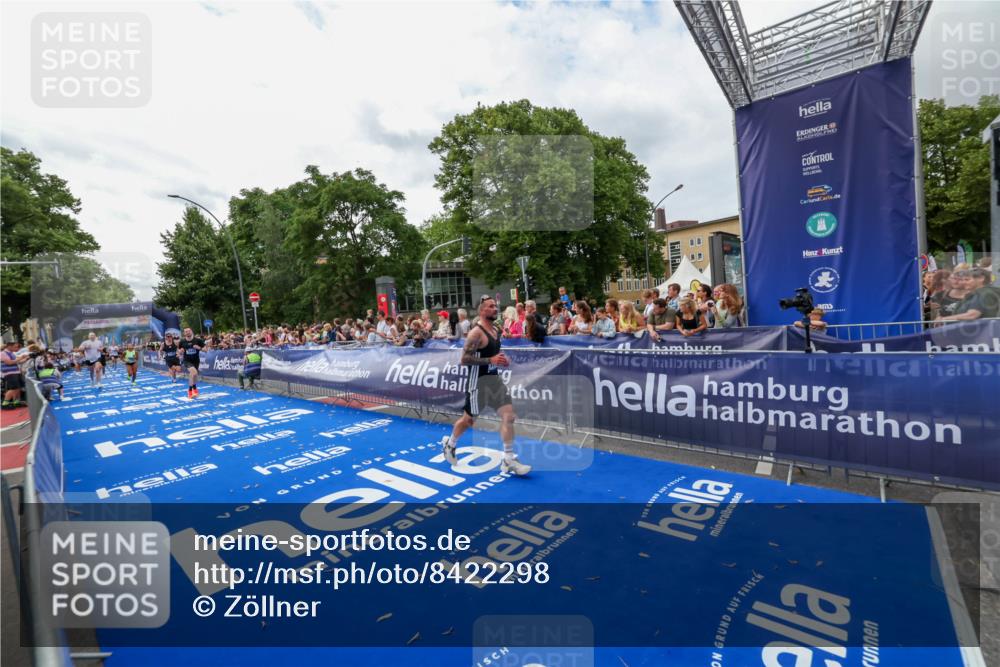 29.06.2025 - hella hamburg halbmarathon Zöllner http://msf.ph/oto/8422298 29.06.2025 10:32:30 Ziel 5070, 5746, 7845, 8883, 10484, 11745, 13199, 16957, 18562, 18563 meine-sportfotos.de