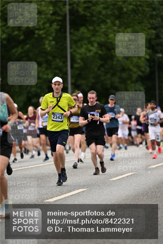 29.06.2025 - hella hamburg halbmarathon Dr. Thomas Lammeyer http://msf.ph/oto/8422321 29.06.2025 10:48:10 Kennedybrücke 1816, 1878, 2343, 2361, 3597, 4636, 4866, 5001, 5192, 5201, 5214, 5649, 5720, 6012, 6096, 6334, 6931, 7197, 7205, 8504, 9704, 9831, 10006, 10097, 10202, 11279 meine-sportfotos.de