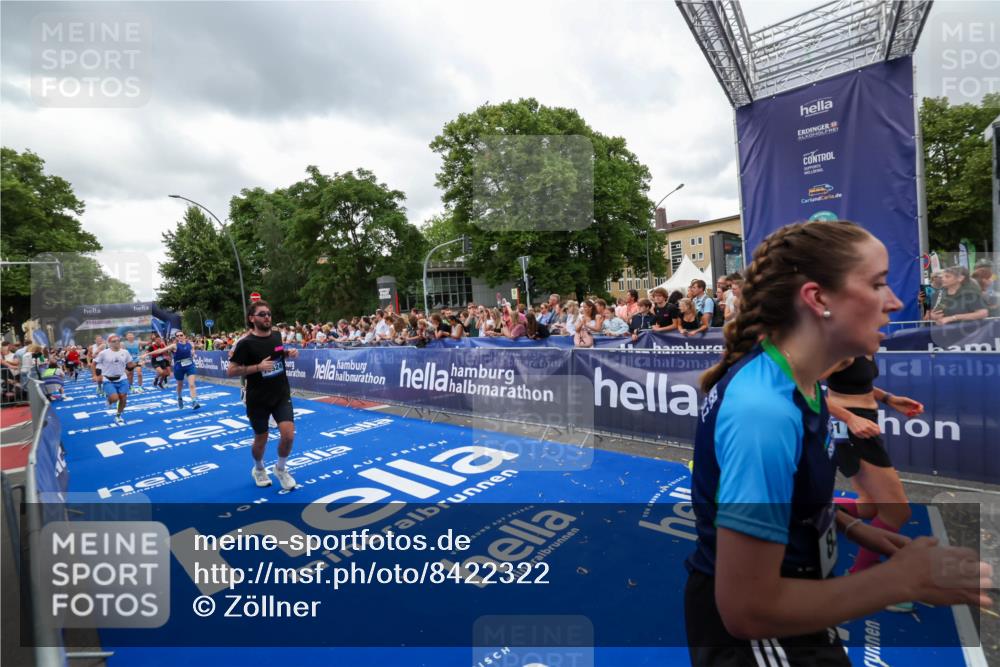 29.06.2025 - hella hamburg halbmarathon Zöllner http://msf.ph/oto/8422322 29.06.2025 10:54:17 Ziel 3103, 3177, 3861, 3898, 5638, 6082, 6084, 6443, 7274, 8223, 8390, 9791, 11430, 12213, 13033, 13794, 13803, 15169, 15524, 16527, 16780, 17087 meine-sportfotos.de