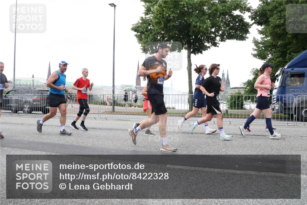 29.06.2025 - hella hamburg halbmarathon Lena Gebhardt http://msf.ph/oto/8422328 29.06.2025 10:52:48 Lombardsbrücke 1369, 1826, 2146, 2291, 2362, 2420, 2528, 2701, 2983, 2988, 3140, 3227, 3645, 3787, 4591, 4729, 5360, 6135, 6521, 6671, 7032, 7511, 7681, 7735, 7737, 7812, 8641, 9068, 9070, 9103, 9545, 9731, 10055, 10080, 10392, 10417, 10568, 10600, 10879, 10928, 10981, 11084, 11297, 11520, 11524, 11919, 12127, 12128, 12546, 12994, 14009, 14765, 14807, 14977, 14979 meine-sportfotos.de
