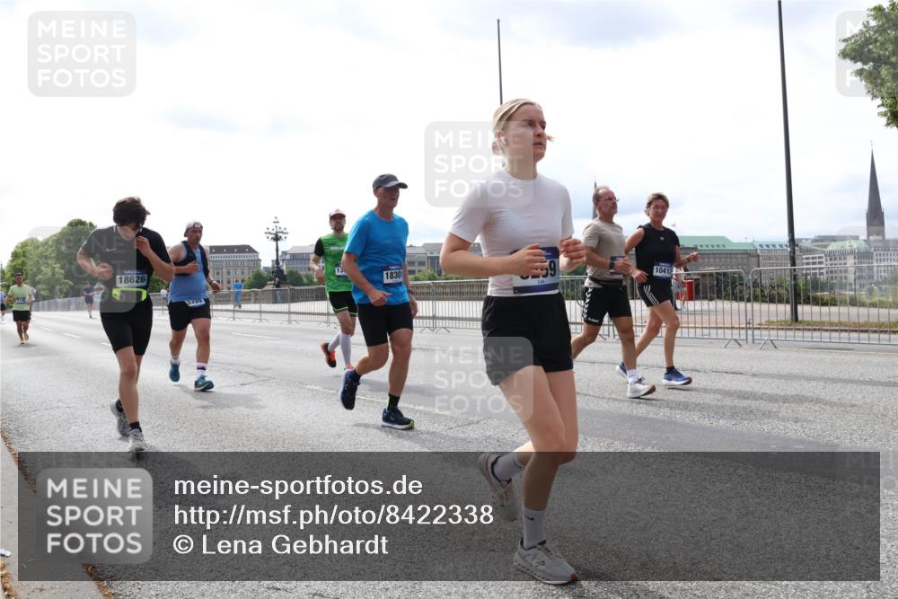 29.06.2025 - hella hamburg halbmarathon Lena Gebhardt http://msf.ph/oto/8422338 29.06.2025 10:27:54 Lombardsbrücke 18626, 5285, 13, 18301, 10412, 1148, 2080, 3389, 4372, 5177, 5285, 5369, 5847, 6214, 6632, 7497, 7764, 7978, 8085, 8215, 9567, 9688, 10158, 10412, 10413, 11256, 11692, 11739, 12500, 12780, 12823, 12842, 13043, 13568, 13678, 13860, 14155, 14206, 15123, 15607, 15608, 16569, 16804, 16838, 17427, 17791, 18012, 18301, 18626, 18766 meine-sportfotos.de