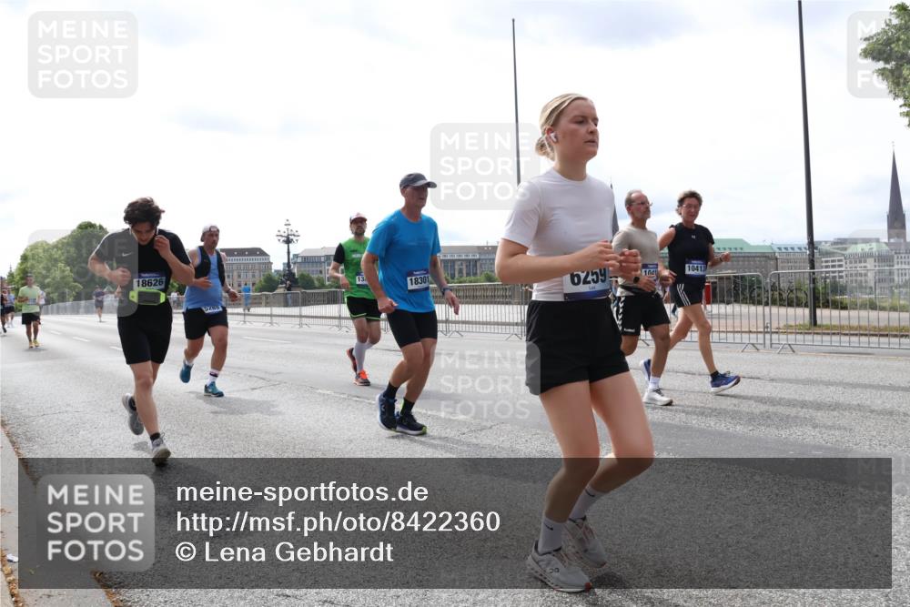 29.06.2025 - hella hamburg halbmarathon Lena Gebhardt http://msf.ph/oto/8422360 29.06.2025 10:27:54 Lombardsbrücke 18626, 18301, 5285, 6259, 1041, 10413, 1148, 2080, 3389, 4372, 5177, 5285, 5369, 5847, 6214, 6632, 7497, 7764, 7978, 8085, 8215, 9567, 9688, 10158, 10412, 10413, 11256, 11692, 11739, 12500, 12780, 12823, 12842, 13043, 13568, 13678, 13860, 14155, 14206, 15123, 15607, 15608, 16569, 16804, 16838, 17427, 17791, 18012, 18301, 18626, 18766 meine-sportfotos.de