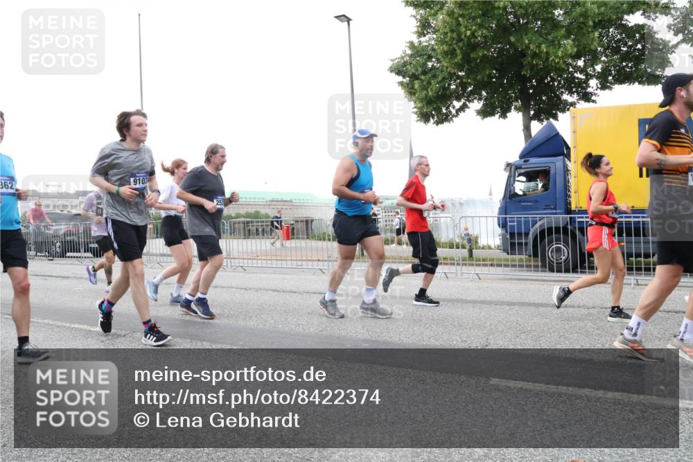 29.06.2025 - hella hamburg halbmarathon Lena Gebhardt http://msf.ph/oto/8422374 29.06.2025 10:52:48 Lombardsbrücke 362, 9103, 1369, 1826, 2146, 2291, 2362, 2420, 2528, 2701, 2983, 2988, 3140, 3227, 3645, 3787, 4591, 4729, 5360, 6135, 6521, 6671, 7032, 7511, 7681, 7735, 7737, 7812, 8641, 9068, 9070, 9103, 9545, 9731, 10055, 10080, 10392, 10417, 10568, 10600, 10879, 10928, 10981, 11084, 11297, 11520, 11524, 11919, 12127, 12128, 12546, 12994, 14009, 14765, 14807, 14977, 14979 meine-sportfotos.de