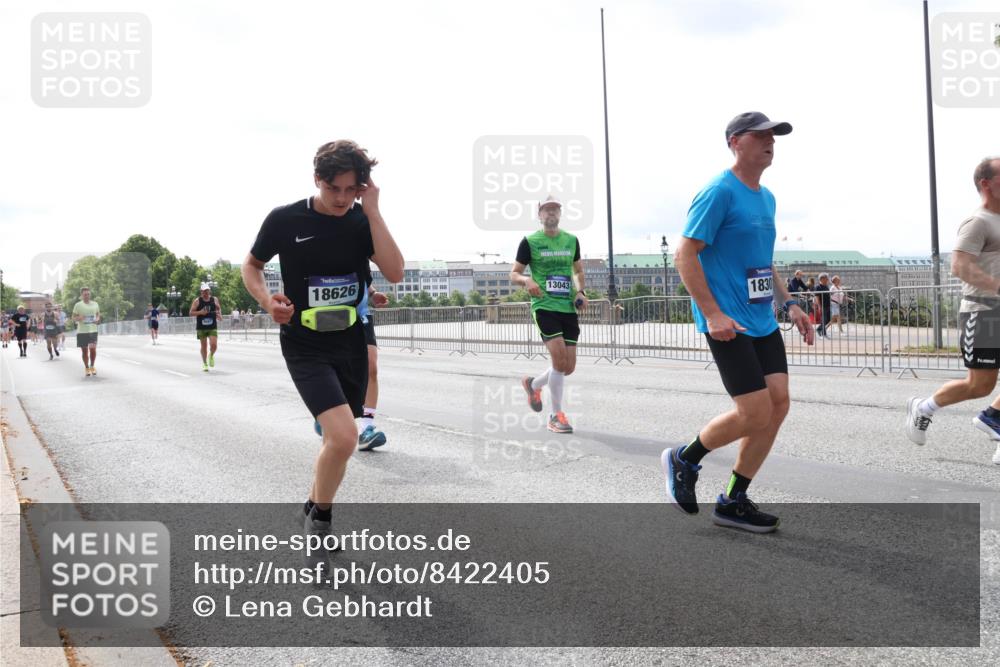 29.06.2025 - hella hamburg halbmarathon Lena Gebhardt http://msf.ph/oto/8422405 29.06.2025 10:27:54 Lombardsbrücke 18626, 13043, 1830, 1148, 2080, 3389, 4372, 5177, 5285, 5369, 5847, 6214, 6632, 7497, 7764, 7978, 8085, 8215, 9567, 9688, 10158, 10412, 10413, 11256, 11692, 11739, 12500, 12780, 12823, 12842, 13043, 13568, 13678, 13860, 14155, 14206, 15123, 15607, 15608, 16569, 16804, 16838, 17427, 17791, 18012, 18301, 18626, 18766 meine-sportfotos.de
