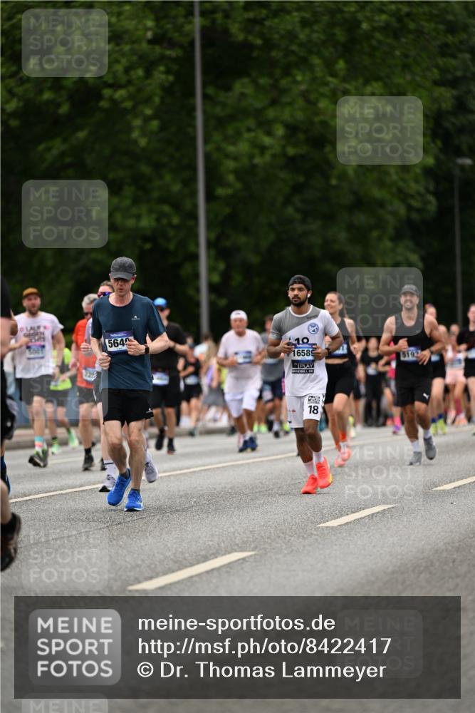 29.06.2025 - hella hamburg halbmarathon Dr. Thomas Lammeyer http://msf.ph/oto/8422417 29.06.2025 10:48:13 Kennedybrücke 1816, 2258, 2343, 2361, 3597, 4636, 4866, 5001, 5192, 5201, 5214, 5649, 5720, 5902, 5905, 6012, 6096, 6334, 6931, 7197, 7205, 8504, 9704, 9879, 10006, 10097, 10202, 10220, 11279 meine-sportfotos.de