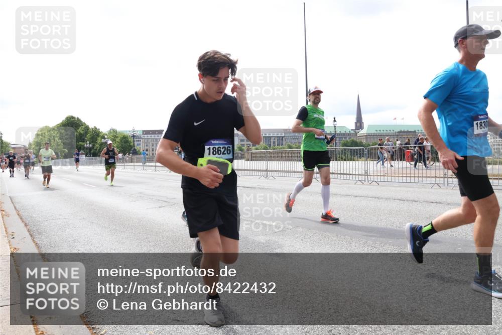 29.06.2025 - hella hamburg halbmarathon Lena Gebhardt http://msf.ph/oto/8422432 29.06.2025 10:27:55 Lombardsbrücke 18626, 1830, 1148, 2080, 3389, 4372, 5177, 5285, 5369, 5847, 6214, 6632, 7497, 7764, 7978, 8085, 8215, 9567, 9688, 10158, 10412, 10413, 11256, 11692, 11739, 12500, 12780, 12823, 12842, 13043, 13568, 13678, 13860, 14155, 14206, 15123, 15607, 15608, 16569, 16804, 16838, 17427, 17791, 18012, 18256, 18301, 18626, 18766 meine-sportfotos.de