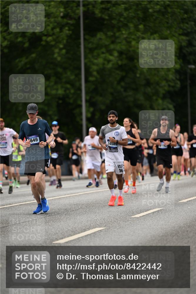 29.06.2025 - hella hamburg halbmarathon Dr. Thomas Lammeyer http://msf.ph/oto/8422442 29.06.2025 10:48:13 Kennedybrücke 1816, 2258, 2343, 2361, 3597, 4636, 4866, 5001, 5192, 5201, 5214, 5649, 5720, 5902, 5905, 6012, 6096, 6334, 6931, 7197, 7205, 8504, 9704, 9879, 10006, 10097, 10202, 10220, 11279 meine-sportfotos.de