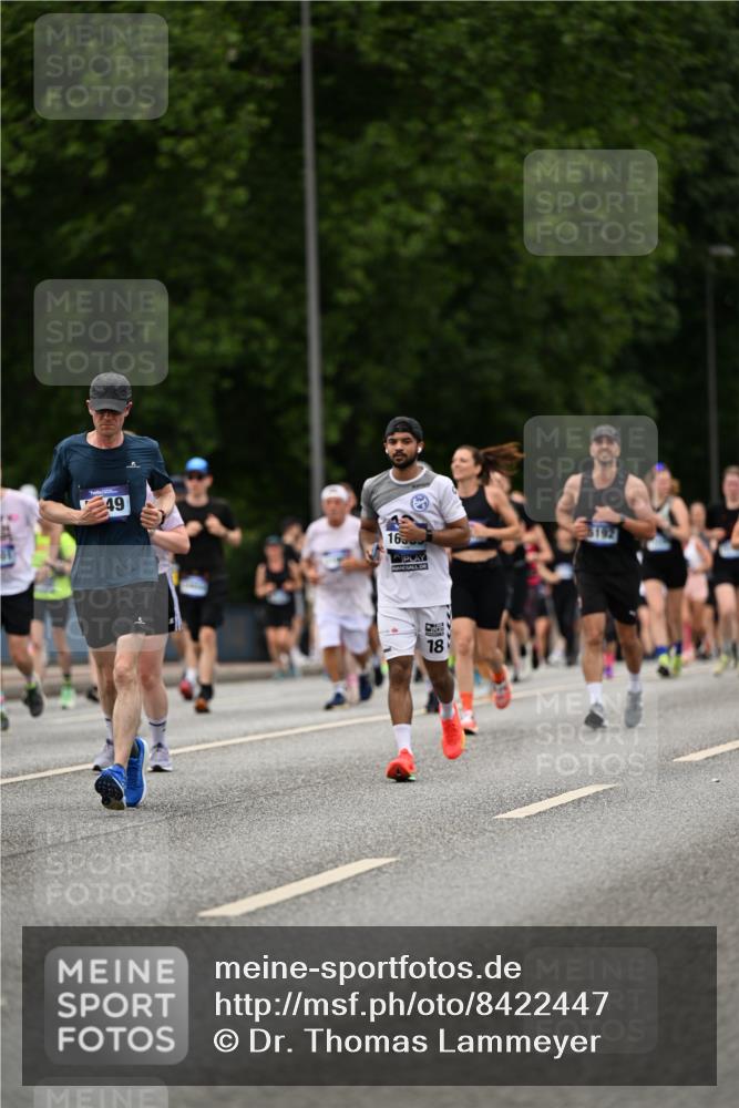 29.06.2025 - hella hamburg halbmarathon Dr. Thomas Lammeyer http://msf.ph/oto/8422447 29.06.2025 10:48:13 Kennedybrücke 1816, 2258, 2343, 2361, 3597, 4636, 4866, 5001, 5192, 5201, 5214, 5649, 5720, 5902, 5905, 6012, 6096, 6334, 6931, 7197, 7205, 8504, 9704, 9879, 10006, 10097, 10202, 10220, 11279 meine-sportfotos.de