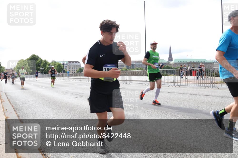 29.06.2025 - hella hamburg halbmarathon Lena Gebhardt http://msf.ph/oto/8422448 29.06.2025 10:27:55 Lombardsbrücke 18, 1304, 1148, 2080, 3389, 4372, 5177, 5285, 5369, 5847, 6214, 6632, 7497, 7764, 7978, 8085, 8215, 9567, 9688, 10158, 10412, 10413, 11256, 11692, 11739, 12500, 12780, 12823, 12842, 13043, 13568, 13678, 13860, 14155, 14206, 15123, 15607, 15608, 16569, 16804, 16838, 17427, 17791, 18012, 18256, 18301, 18626, 18766 meine-sportfotos.de