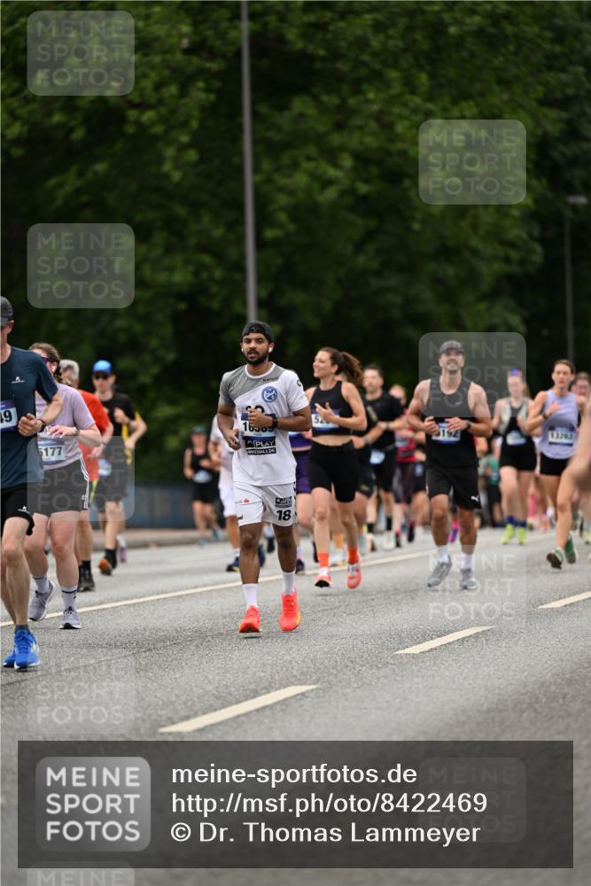 29.06.2025 - hella hamburg halbmarathon Dr. Thomas Lammeyer http://msf.ph/oto/8422469 29.06.2025 10:48:14 Kennedybrücke 1816, 2258, 2343, 2361, 3597, 4636, 4866, 5001, 5192, 5201, 5214, 5649, 5720, 5902, 5905, 6012, 6096, 6226, 6334, 6931, 7197, 7205, 8504, 9704, 9879, 10006, 10097, 10220, 11093, 11279 meine-sportfotos.de