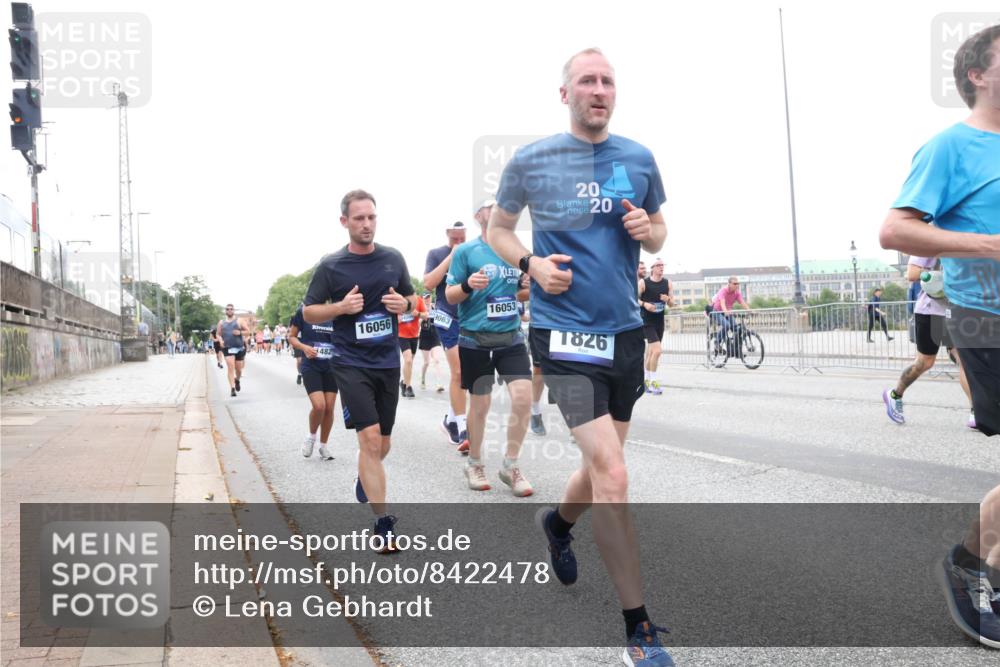 29.06.2025 - hella hamburg halbmarathon Lena Gebhardt http://msf.ph/oto/8422478 29.06.2025 10:52:49 Lombardsbrücke 482, 16056, 3063, 16053, 20, 20, 1826, 1369, 1826, 2146, 2291, 2362, 2420, 2528, 2701, 2983, 2988, 3140, 3227, 3645, 3787, 4591, 4729, 5360, 6135, 6521, 6671, 7032, 7511, 7681, 7735, 7737, 7812, 8641, 9068, 9070, 9103, 9545, 9731, 10055, 10080, 10392, 10417, 10568, 10600, 10661, 10879, 10928, 10981, 11084, 11297, 11520, 11524, 11919, 12127, 12128, 12546, 12994, 13489, 14009, 14765, 14807, 14977, 14979, 16137 meine-sportfotos.de