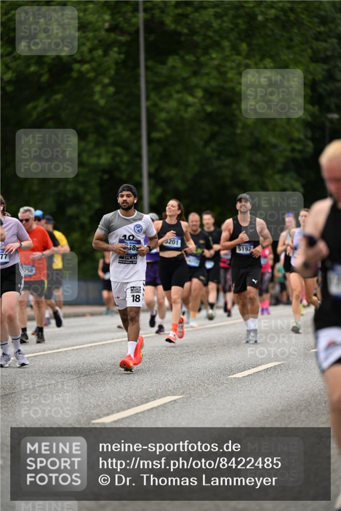 29.06.2025 - hella hamburg halbmarathon Dr. Thomas Lammeyer http://msf.ph/oto/8422485 29.06.2025 10:48:14 Kennedybrücke 1816, 2258, 2343, 2361, 3597, 4636, 4866, 5001, 5192, 5201, 5214, 5649, 5720, 5902, 5905, 6012, 6096, 6226, 6334, 6931, 7197, 7205, 8504, 9704, 9879, 10006, 10097, 10220, 11093, 11279 meine-sportfotos.de