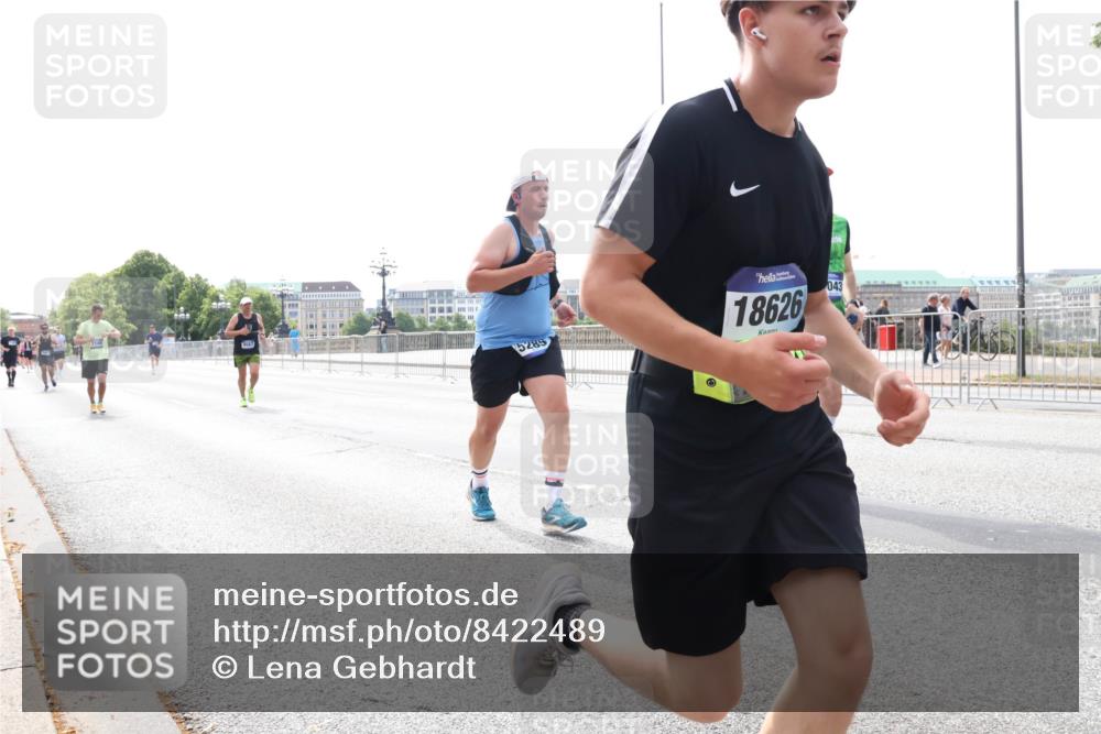 29.06.2025 - hella hamburg halbmarathon Lena Gebhardt http://msf.ph/oto/8422489 29.06.2025 10:27:55 Lombardsbrücke 5285, 18626, 043, 1148, 2080, 3389, 4372, 5177, 5285, 5369, 5847, 6214, 6632, 7497, 7764, 7978, 8085, 8215, 9567, 9688, 10158, 10412, 10413, 11256, 11692, 11739, 12500, 12780, 12823, 12842, 13043, 13568, 13678, 13860, 14155, 14206, 15123, 15607, 15608, 16569, 16804, 16838, 17427, 17791, 18012, 18256, 18301, 18626, 18766 meine-sportfotos.de