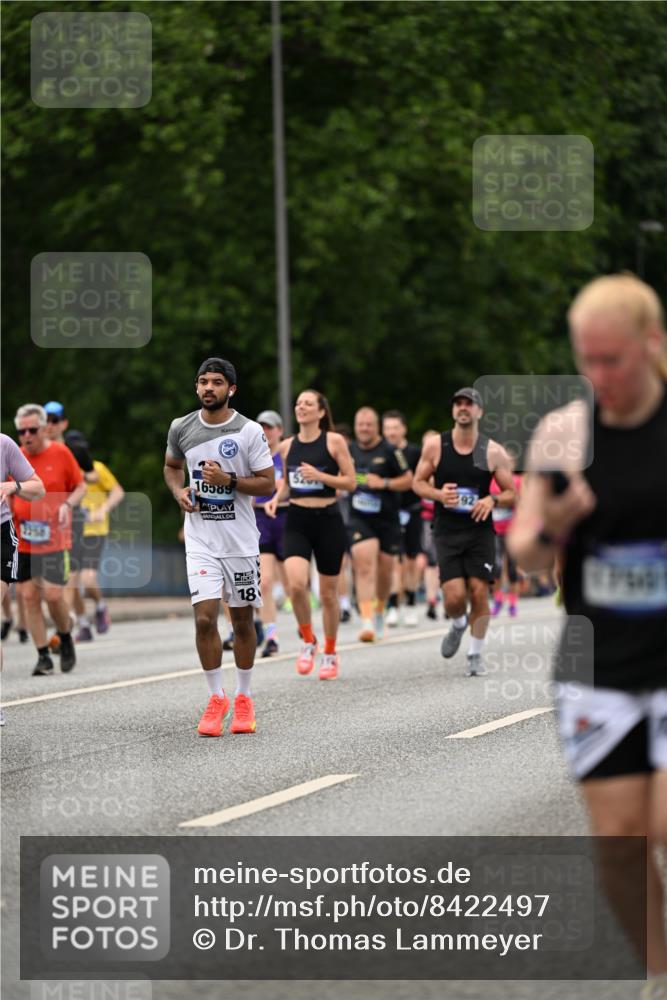 29.06.2025 - hella hamburg halbmarathon Dr. Thomas Lammeyer http://msf.ph/oto/8422497 29.06.2025 10:48:14 Kennedybrücke 1816, 2258, 2343, 2361, 3597, 4636, 4866, 5001, 5192, 5201, 5214, 5649, 5720, 5902, 5905, 6012, 6096, 6226, 6334, 6931, 7197, 7205, 8504, 9704, 9879, 10006, 10097, 10220, 11093, 11279 meine-sportfotos.de