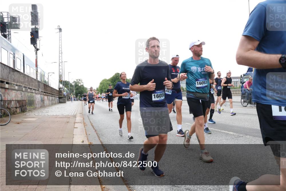 29.06.2025 - hella hamburg halbmarathon Lena Gebhardt http://msf.ph/oto/8422500 29.06.2025 10:52:50 Lombardsbrücke 4627, 16056, 9063, 16053, 1369, 1826, 2146, 2291, 2362, 2420, 2528, 2701, 2983, 2988, 3140, 3227, 3787, 4591, 4729, 5360, 6135, 6521, 6671, 7032, 7511, 7681, 7735, 7737, 7812, 8641, 9068, 9070, 9103, 9545, 9731, 10055, 10080, 10392, 10417, 10568, 10600, 10661, 10879, 10928, 10981, 11084, 11297, 11520, 11524, 11919, 12127, 12128, 12546, 12994, 13489, 14009, 14765, 14807, 14977, 14979, 16137 meine-sportfotos.de
