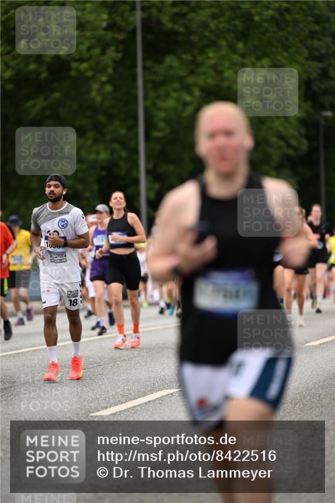 29.06.2025 - hella hamburg halbmarathon Dr. Thomas Lammeyer http://msf.ph/oto/8422516 29.06.2025 10:48:15 Kennedybrücke 1816, 2258, 2343, 2361, 3597, 4636, 4866, 5001, 5192, 5201, 5214, 5649, 5902, 5905, 6012, 6096, 6226, 6334, 6931, 7197, 7205, 8504, 9704, 9879, 10006, 10097, 10220, 11093, 11279 meine-sportfotos.de